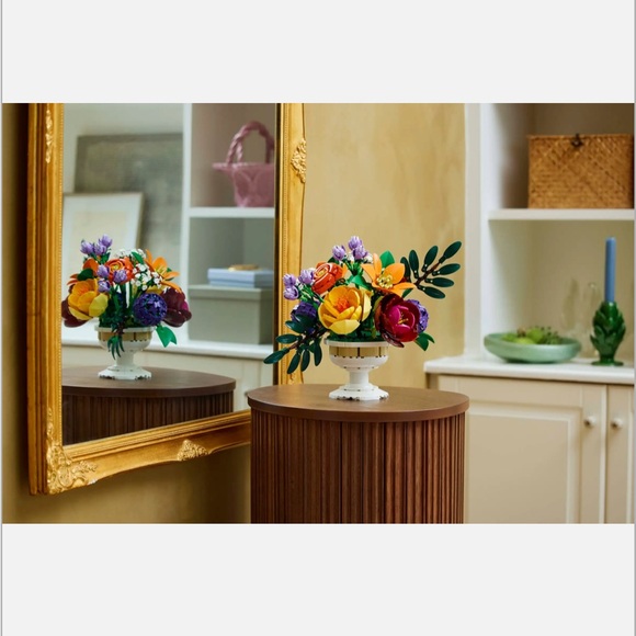 Sealed LEGO Botanicals Flower Arrangement style 10345 - Picture 7 of 7